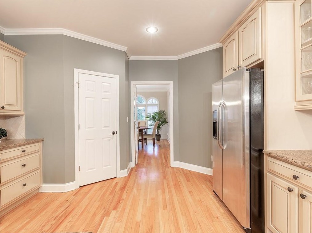 1311 Oaklawn Ave, Atlanta GA  30319-3154 exterior