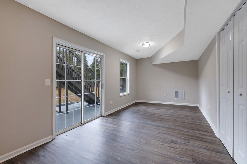 221 Oak Vista Ct, Lawrenceville GA  30044-6721 exterior