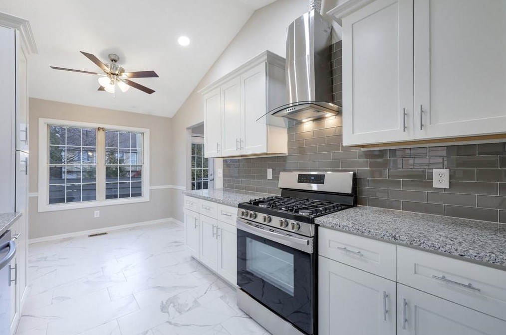 221 Oak Vista Ct, Lawrenceville GA  30044-6721 exterior