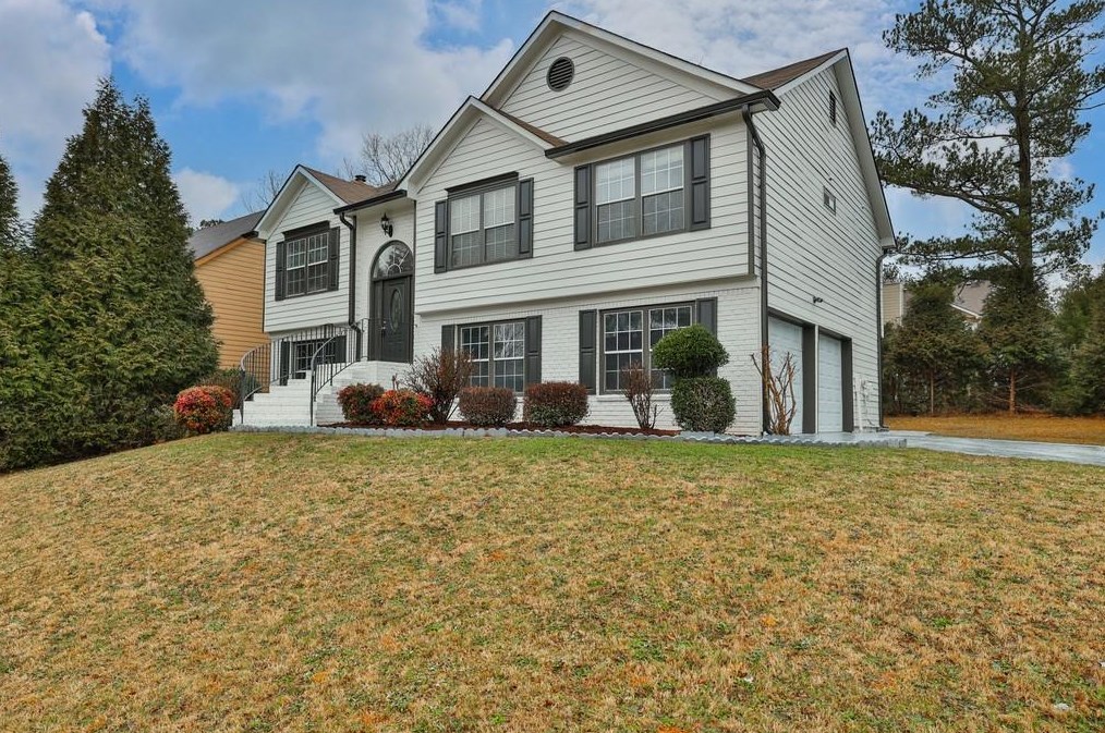 221 Oak Vista Ct, Lawrenceville GA  30044-6721 exterior