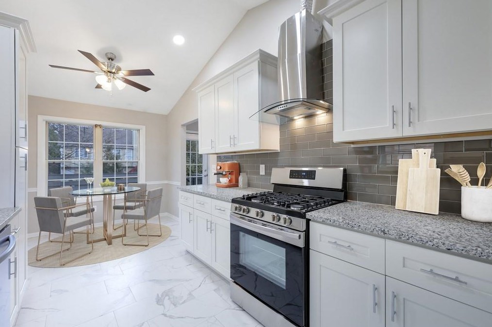 221 Oak Vista Ct, Lawrenceville GA  30044-6721 exterior