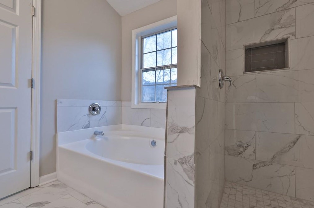 221 Oak Vista Ct, Lawrenceville GA  30044-6721 exterior