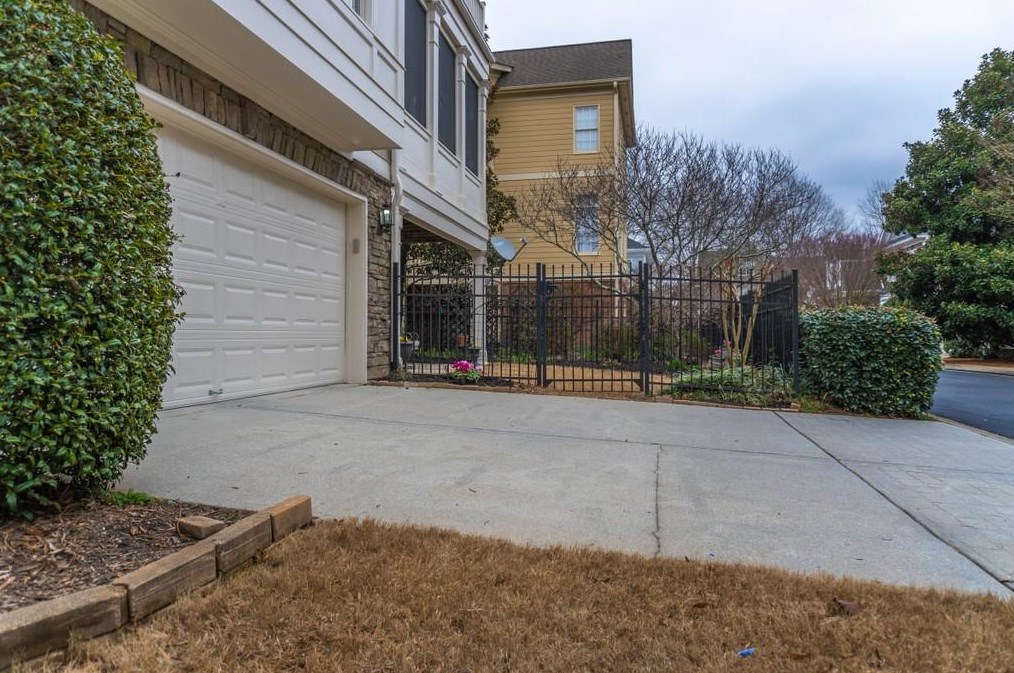 2106 Murren Dr, Smyrna GA 30080-6520 exterior