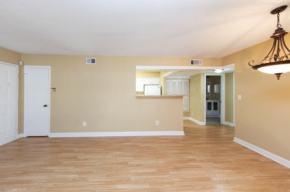 1211 Wingate Way, Atlanta GA  30350-4947 exterior
