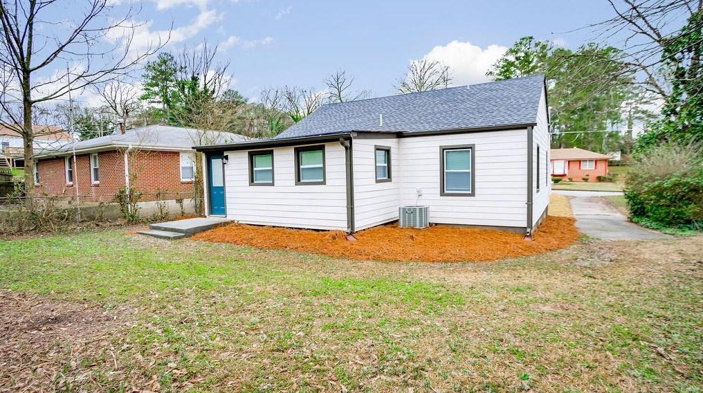 633 Ozburn Rd, Atlanta GA  30318-6126 exterior