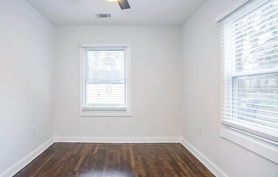 633 Ozburn Rd, Atlanta GA  30318-6126 exterior