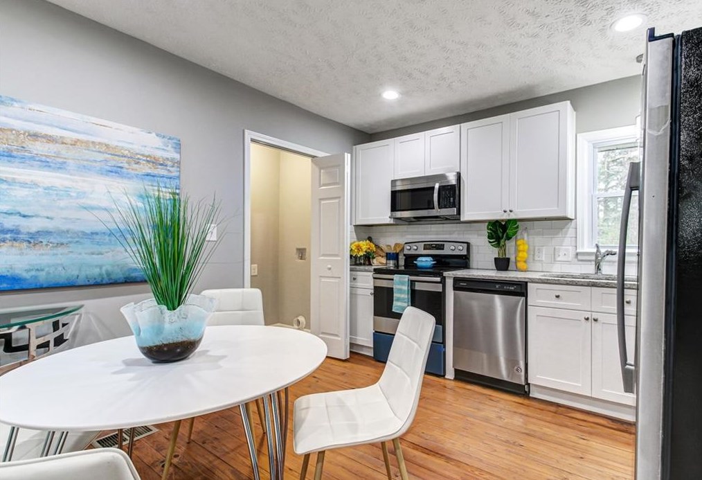 3340 Phillips Cir, Decatur GA  30032-4700 exterior