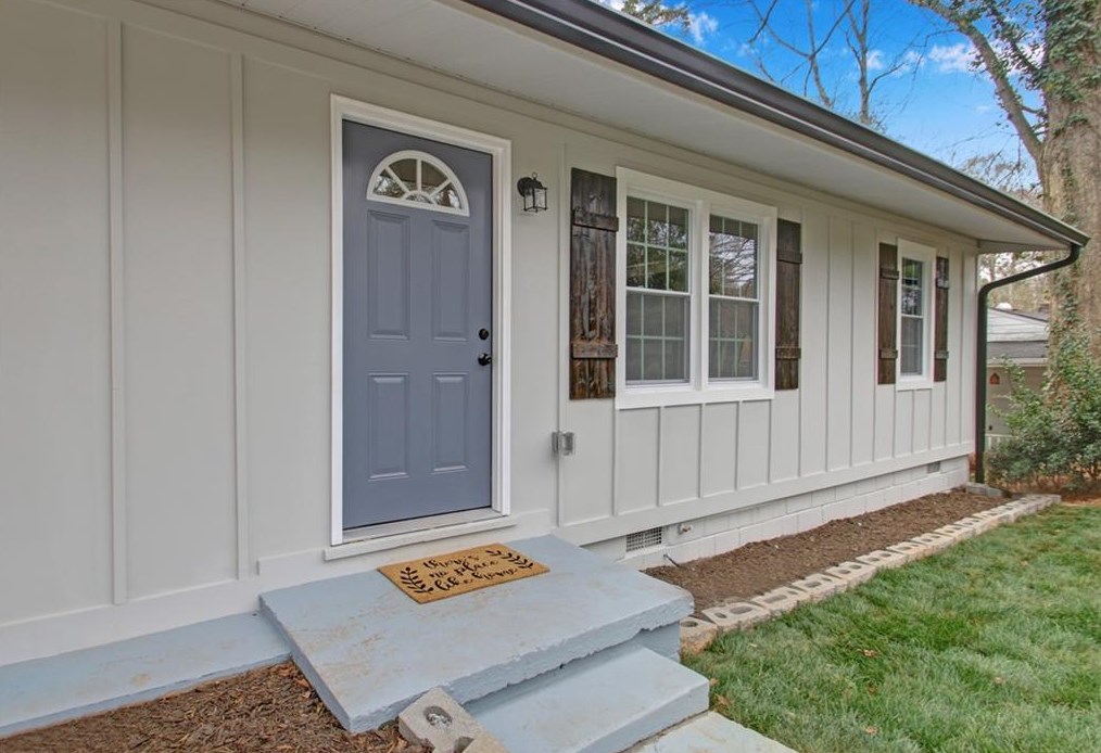 3340 Phillips Cir, Decatur GA  30032-4700 exterior