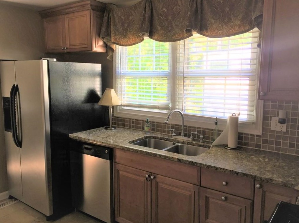 1042 Vista Trl, Atlanta GA  30324-4616 exterior