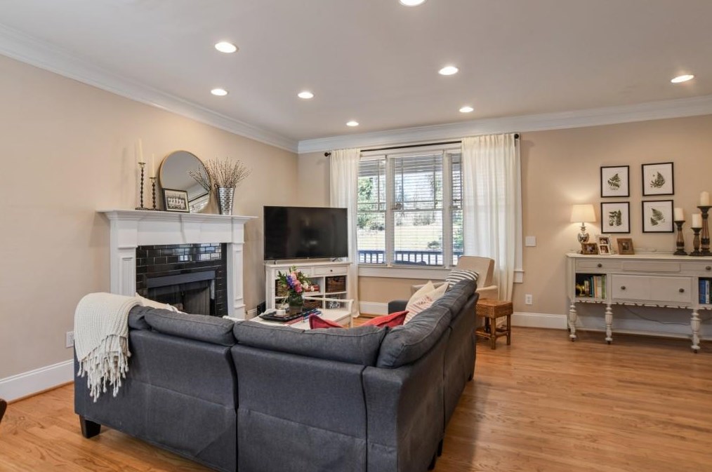 1974 Lilac Ln, Decatur GA  30032-5235 exterior