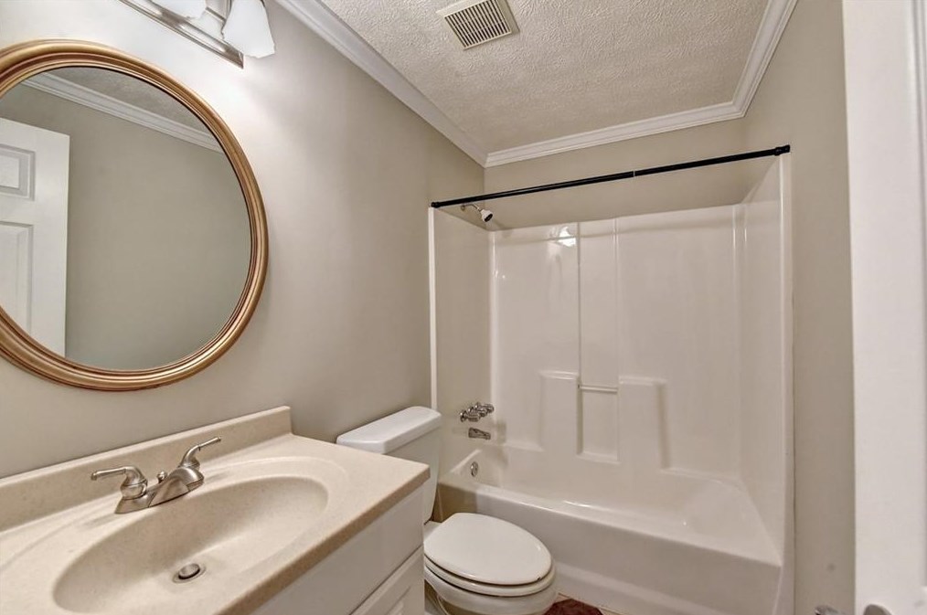 1760 Redbourne Dr, Atlanta GA  30350-5643 exterior