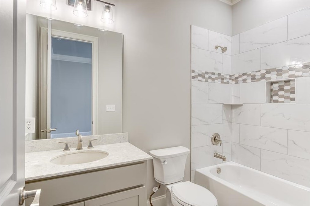 3146 Sprucewood Dr, Decatur GA  30033-2506 exterior