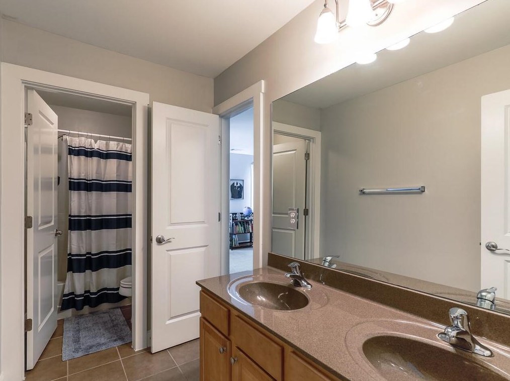 2070 Hatteras Way, Atlanta GA  30318-1083 exterior