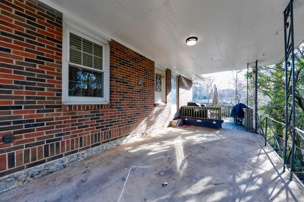 823 Gardenia Ln, Decatur GA  30033-4807 exterior