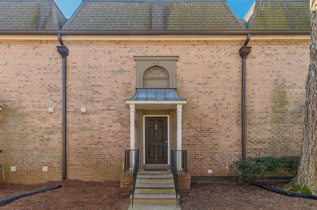 6980 Roswell Rd, Atlanta GA  30328-2206 exterior