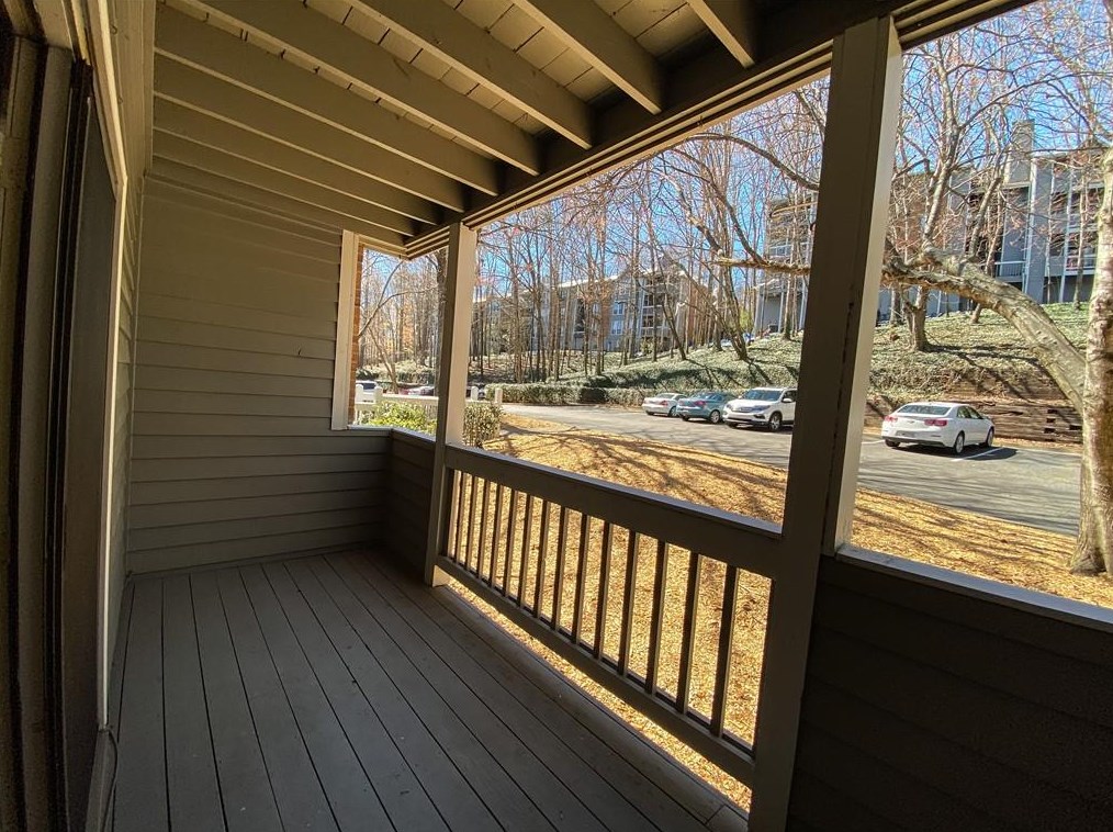 404 Warm Springs Cir, Roswell GA  30075-4951 exterior
