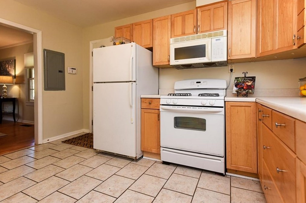 810 Gaylemont Cir, Decatur GA  30033-4852 exterior