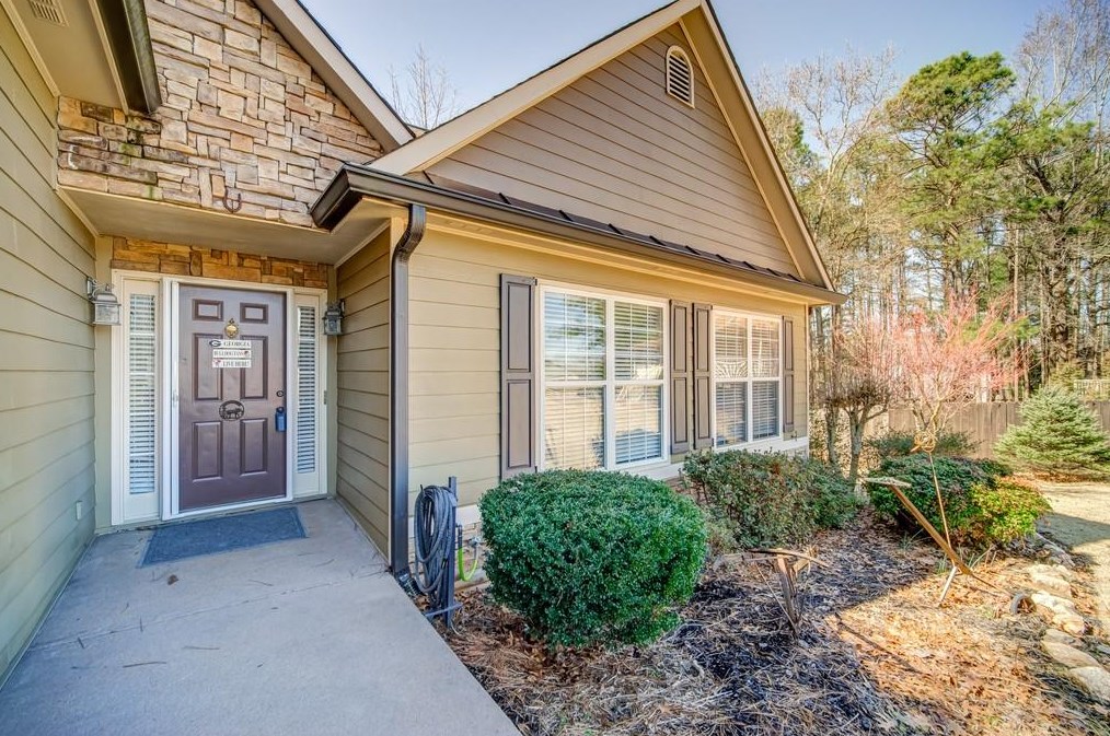 35 Eagle Point Way, Dallas GA  30132-8490 exterior