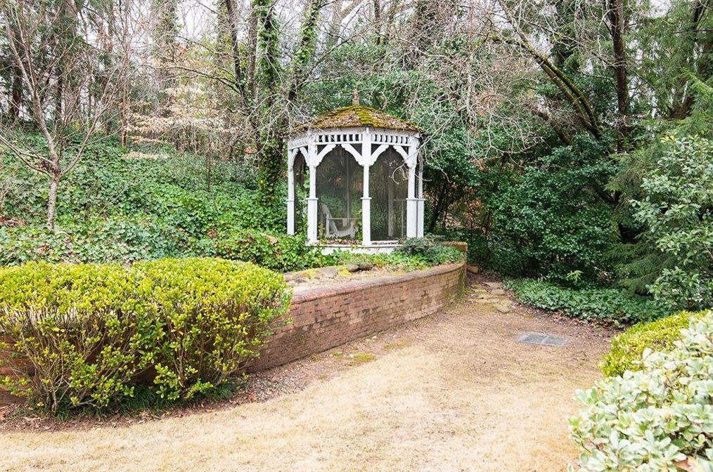 60 Old Vermont Pl, Atlanta GA  30328-4761 exterior