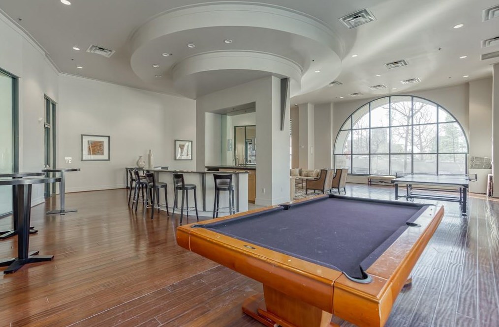 3040 Peachtree Rd, Atlanta GA  30305-2216 exterior