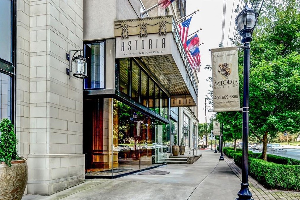2233 Peachtree Rd, Atlanta GA  30309-1180 exterior