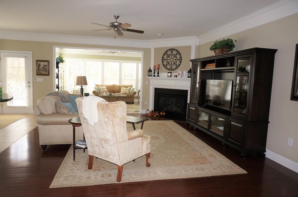 6526 Autumn Crest Ln, Hoschton GA  30548-8250 exterior