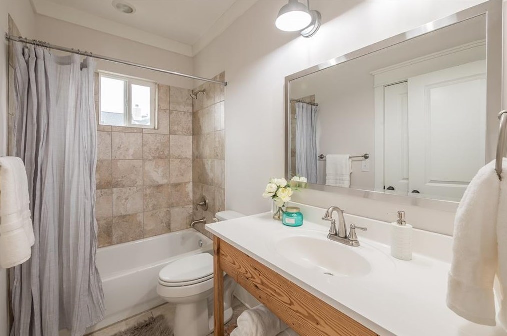 144 Mead Rd, Decatur GA  30030-3621 exterior