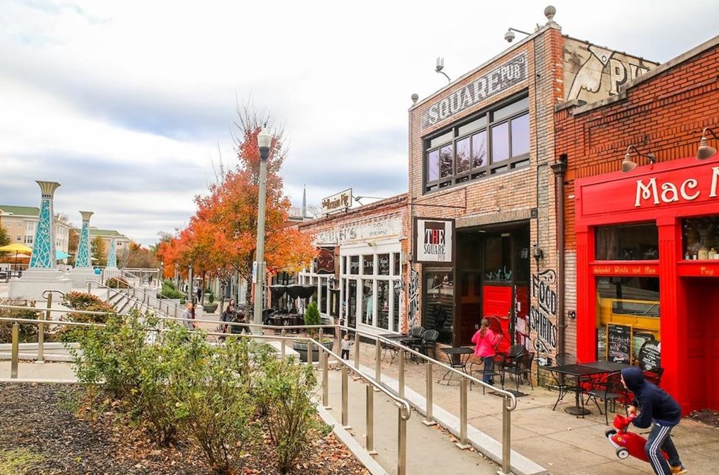 144 Mead Rd, Decatur GA  30030-3621 exterior