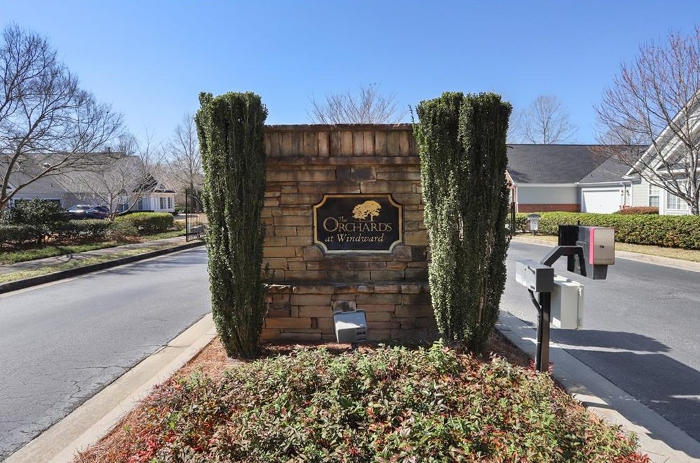 3054 Oakside Cir, Alpharetta GA  30004-4298 exterior