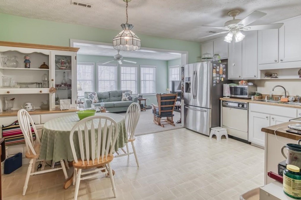 387 Johnson Rd, Lawrenceville GA 30044-8148 exterior