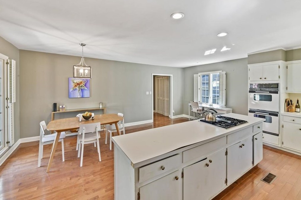 1250 Old Woodbine Rd, Atlanta GA  30319-1039 exterior