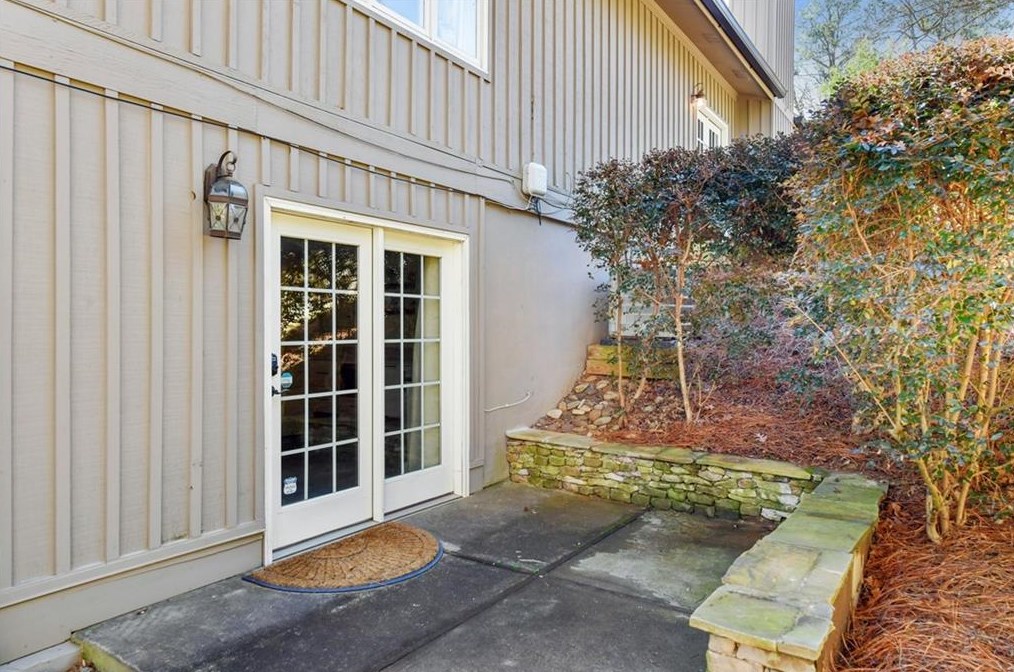 1250 Old Woodbine Rd, Atlanta GA  30319-1039 exterior
