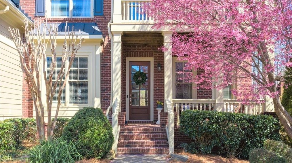 1246 Whisper Cove Dr, Buford, GA 30518