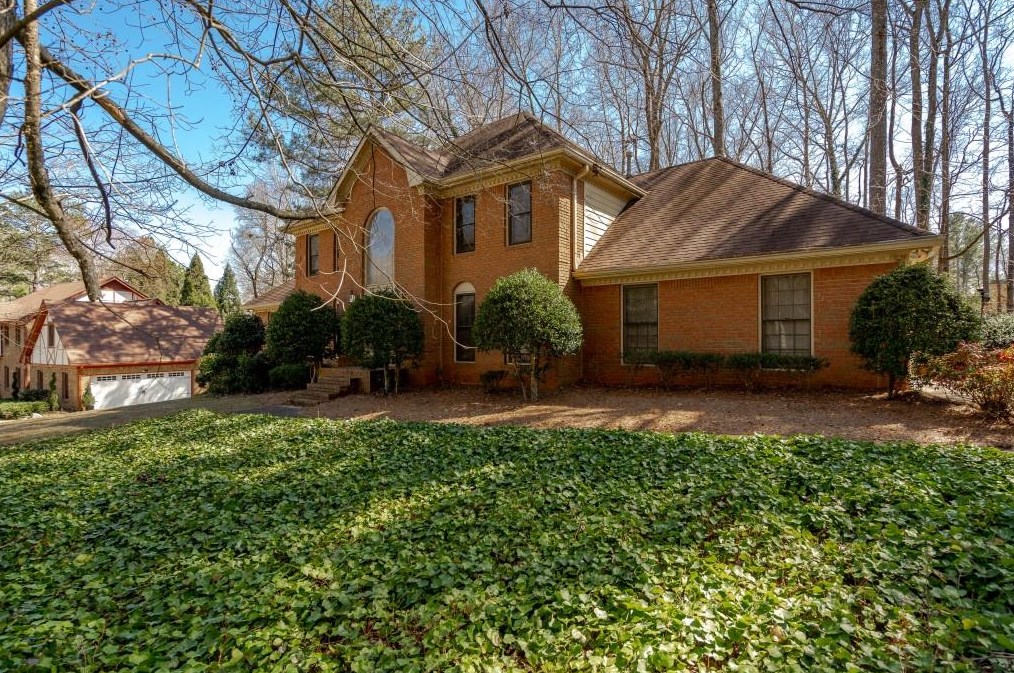 5035 Willow Blf Dr, Atlanta GA  exterior