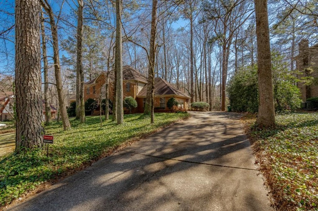 5035 Willow Bluff Dr, Atlanta GA  30350-1035 exterior