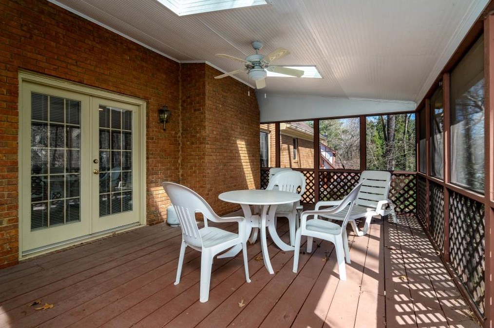 5035 Willow Blf Dr, Atlanta GA  exterior