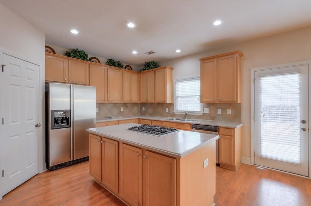 4418 Crestoak Dr, Smyrna GA  30082-4482 exterior