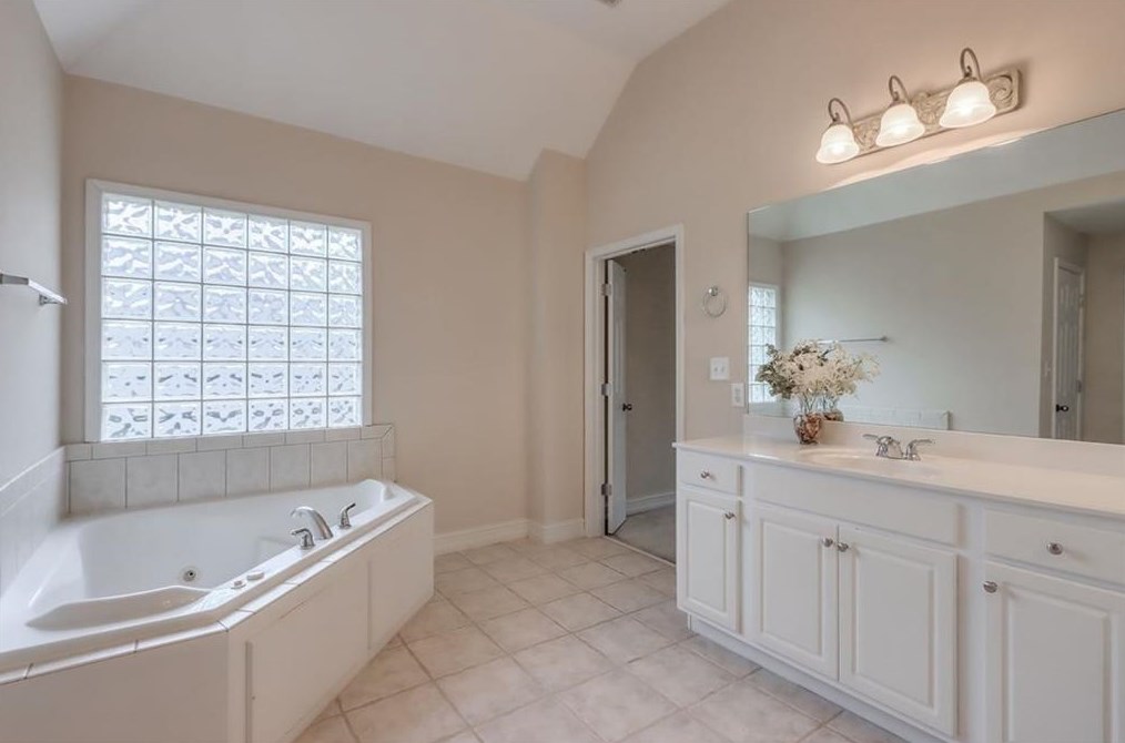 4418 Crestoak Dr, Smyrna GA  30082-4482 exterior