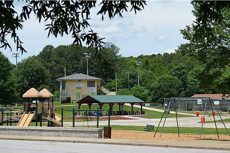 2607 Shetland Dr, Decatur GA  30033-2938 exterior