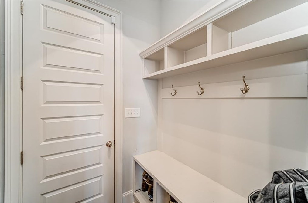 4221 Weaver St, Smyrna GA 30080-6421 exterior