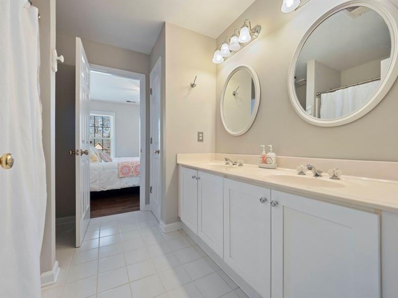 5525 Lexington Wood Ln, Alpharetta GA 30005-6789 exterior