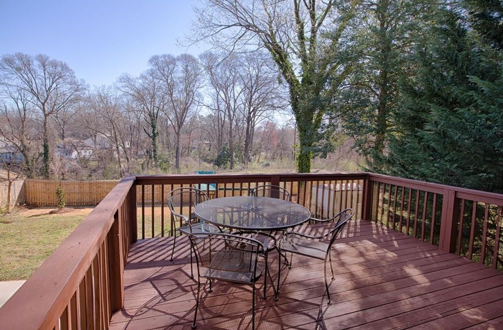 302 Lk Dr, Decatur GA 30030-3528 exterior