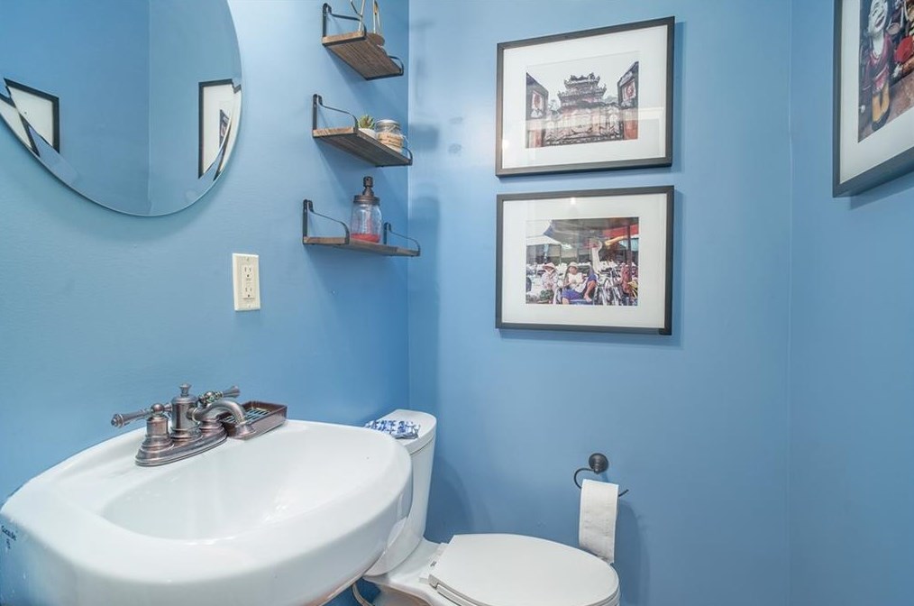 302 Lk Dr, Decatur GA 30030-3528 exterior