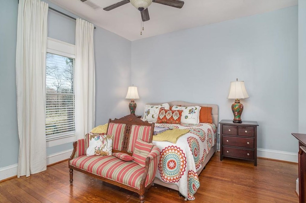 302 Lk Dr, Decatur GA 30030-3528 exterior