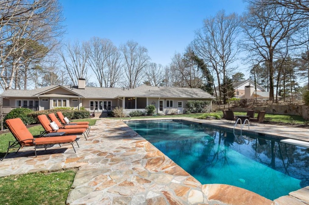 580 Vly Hall Dr, Atlanta GA 30350-4631 exterior