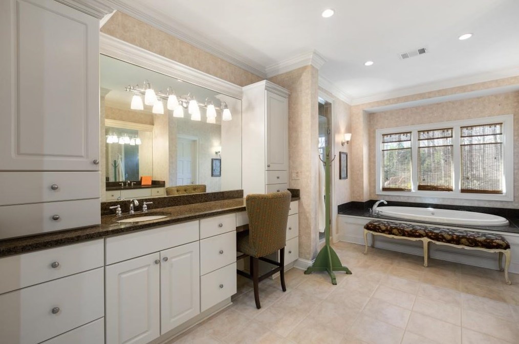 580 Vly Hall Dr, Atlanta GA 30350-4631 exterior