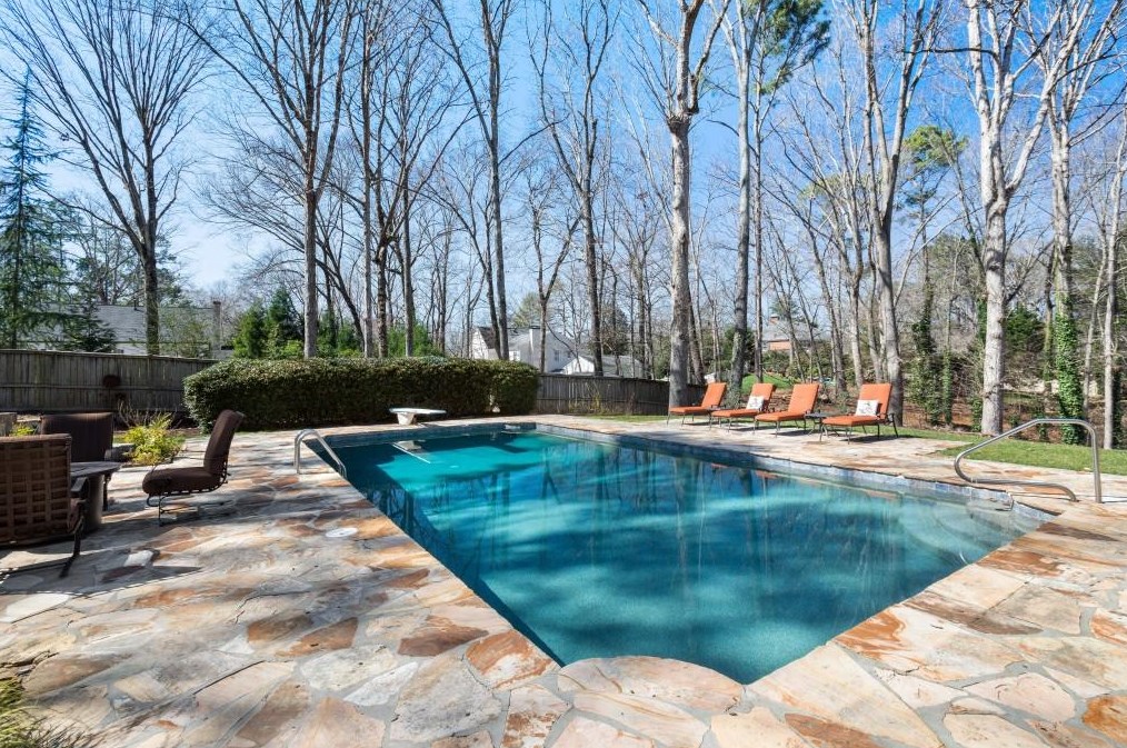 580 Vly Hall Dr, Atlanta GA 30350-4631 exterior