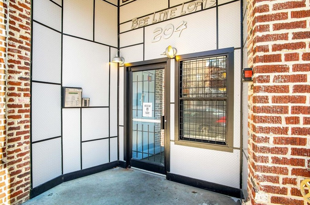 204 Walker St, Atlanta GA  30313-1261 exterior