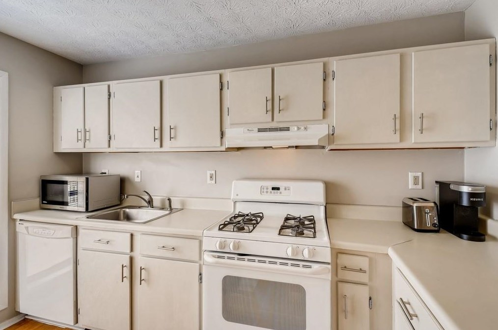 1308 Woodcliff Dr, Atlanta GA  30350-3169 exterior