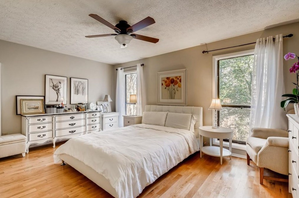 1308 Woodcliff Dr, Atlanta GA  30350-3169 exterior